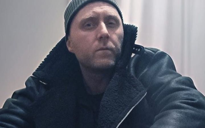Ísak Morris in a black jacket and beanie