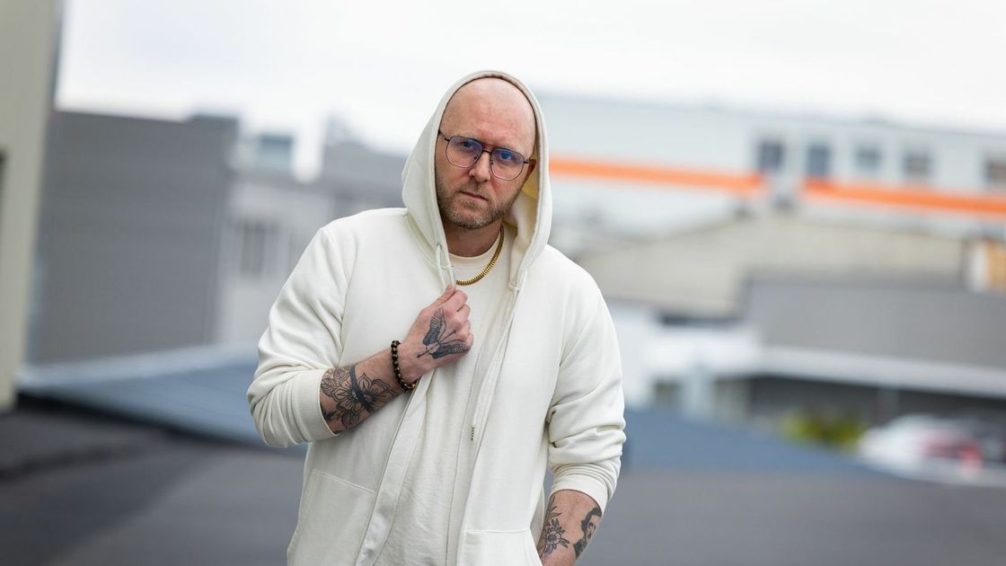 Ísak Morris in a white hoodie, photographed outdoors